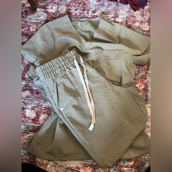 Figs Other - Figs Limited Edition Khaki Green Set
